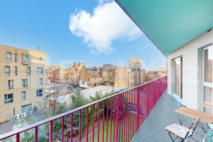 Flooded with natural light with 24 Hour Concierge & balcony South Central Steedman Street, Elephant and Castle